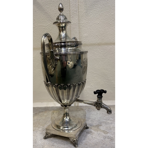 483 - A large 18th Century George III silver tea urn with central armorial. London 1793. By Daniel Pontife... 