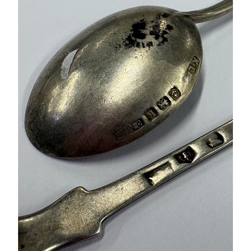 53 - A silver and enamelled spoon depicting a dog together with a silver salt spoon. Approx. 19 grams. Es... 