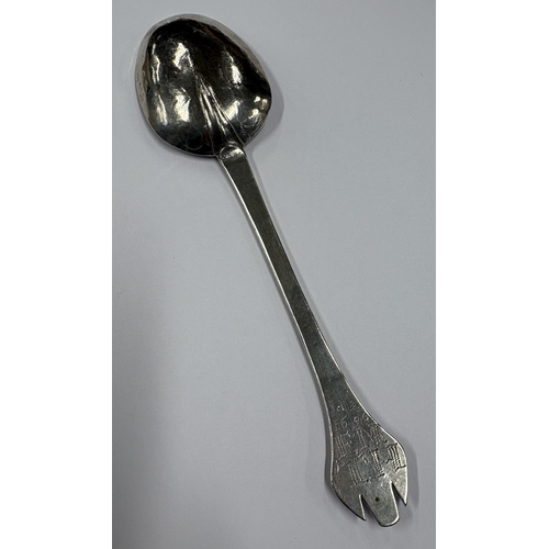 601 - A 17th Century silver trefid lace back spoon. Dated 1696. Approx. 43 grams. Est. £300 - £400.