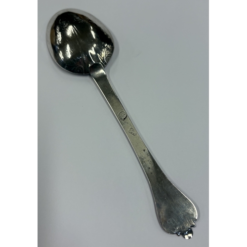 603 - A 17th Century silver trefid spoon. Marked to reverse. Circa 1700. Approx. 38 grams. Est. £300 - £40... 