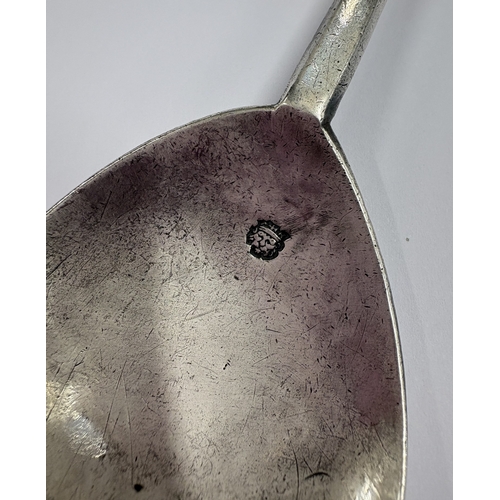 604 - A 17th Century silver seal top spoon. London 1632. By RH. Approx. 54 grams. Est. £800 - £1200.