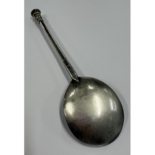 604 - A 17th Century silver seal top spoon. London 1632. By RH. Approx. 54 grams. Est. £800 - £1200.