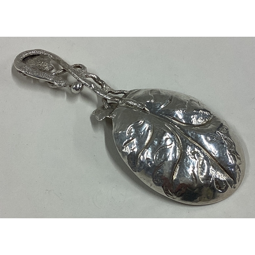 618 - An attractive cast Victorian silver caddy spoon with leaf decoration. Birmingham. Approx. 15 grams. ... 