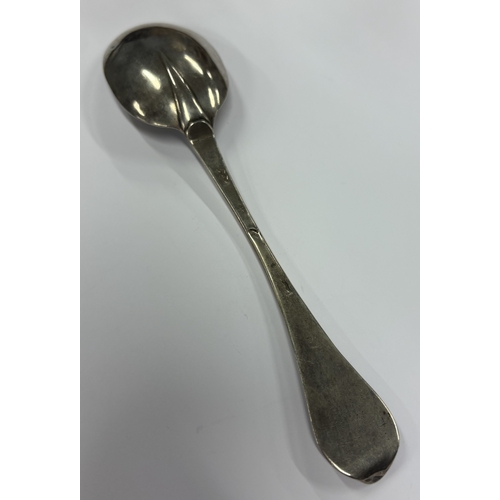 627 - A rare early 18th Century silver dog nose and rat tail spoon. Maker's mark struck thrice. Approx. 42... 