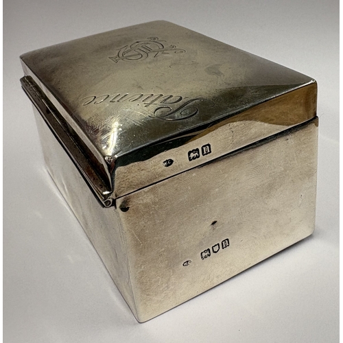 656 - An Edwardian silver card box. London 1908. By William Comyns. Approx. 220 grams of gross weight. Est... 