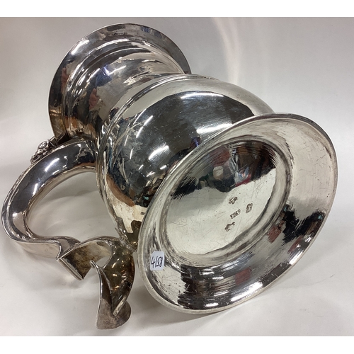 671 - A Georgian silver baluster-shaped tankard with hinged cover. London. By EV. Approx. 801 grams. Est. ... 