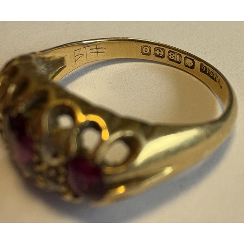 700 - A small ruby and diamond seven-stone ring in 18 carat gold claw mount. Approx. ring size K. Approx. ... 