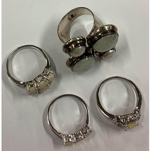 711 - A group of good silver stone set rings. Approx. 31 grams. Est. £20 - £30.