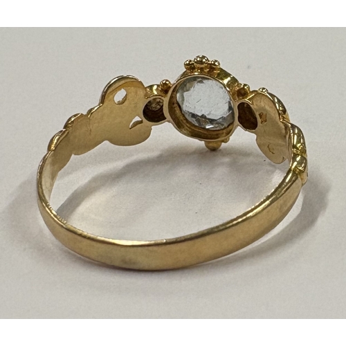 723 - An Antique aquamarine single-stone ring in 15 carat gold setting. Approx. ring size J. Approx. 1 gra... 