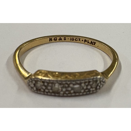 730 - An 18 carat gold scroll-shaped ring. Approx. ring size O. Approx. 3 grams. Est. £30 - £40.