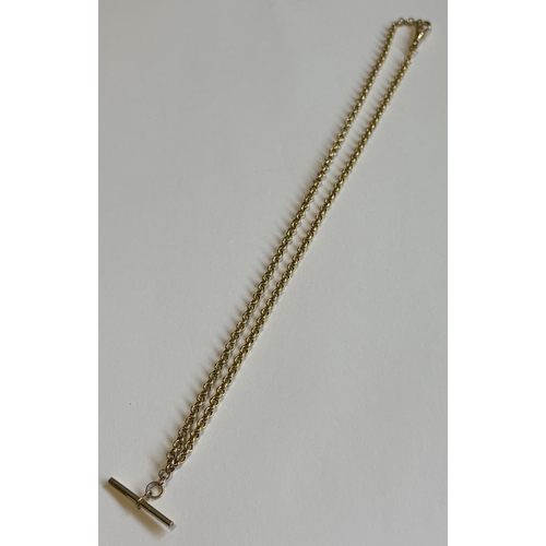 758 - A small 9 carat chain with bar. Approx. 4 grams. Est. £130 - £150.