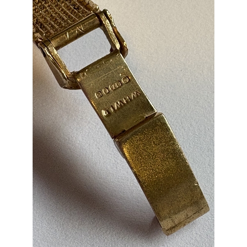 760 - A lady's 9 carat wristwatch on mesh strap. Approx. 20 grams. Est. £450 - £500.