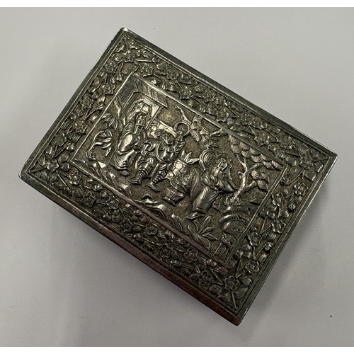 83 - A Chinese export silver snuff box decorated with scenes. Character mark to base. Approx. 90 grams. E... 