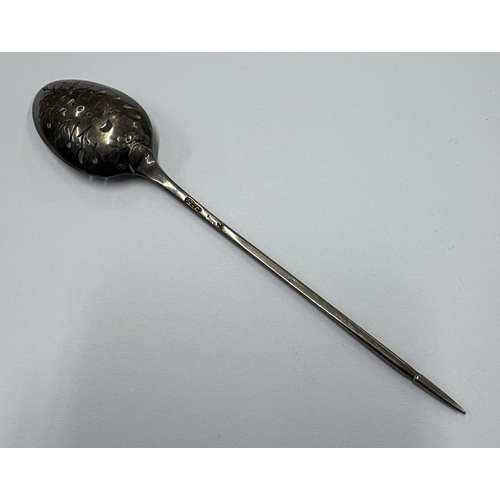 91 - An 18th Century silver mote spoon. Maker and lion mark only. By John Swift. Approx. 11 grams. Est. £... 