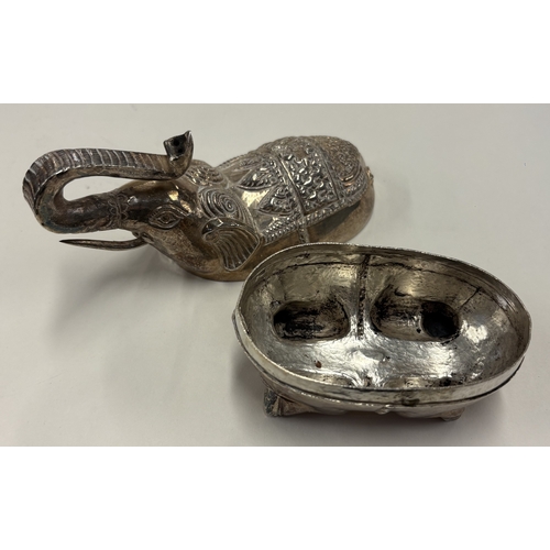 99 - A chased silver snuff box in the form of an elephant. Marked to base. Approx. 123 grams. Est. £100 -... 