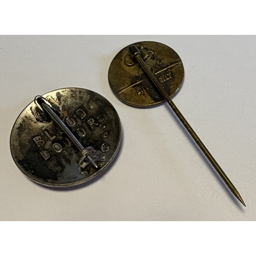 753 - A silver stick pin together with matching brooch with enamelled heart decoration. Approx. 8 grams. E... 