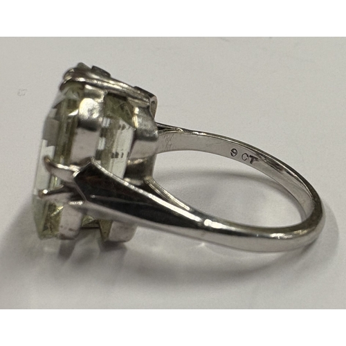 776 - A single-stone ring in 9 carat claw mount. Approx. ring size M. Approx. 5 grams. Est. £50 - £80.