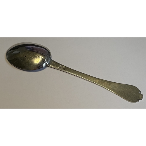 691 - A good early Georgian silver rat tail and dog nose spoon. Punched to reverse SE. Approx. 20 grams. E... 