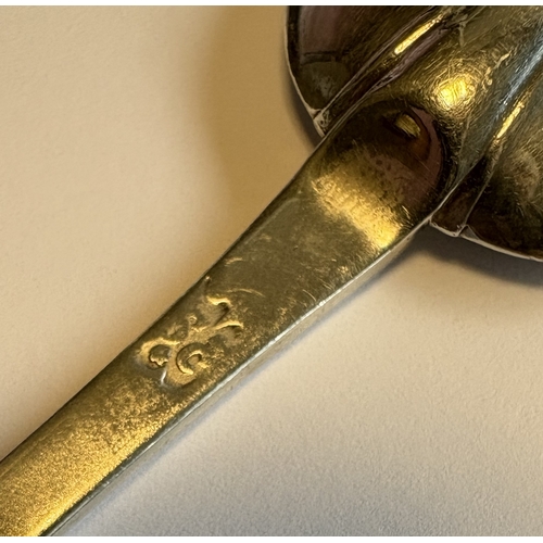 691 - A good early Georgian silver rat tail and dog nose spoon. Punched to reverse SE. Approx. 20 grams. E... 