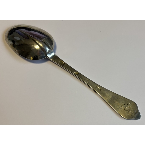 692 - An early William & Mary silver rat tail and dog nose spoon. London 1697. Approx. 47 grams. Est. £200... 