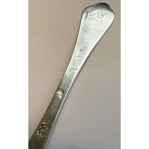 692 - An early William & Mary silver rat tail and dog nose spoon. London 1697. Approx. 47 grams. Est. £200... 