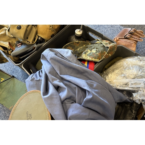 171 - A collection of reproduction and other Militaria. Est. £20 - £30.