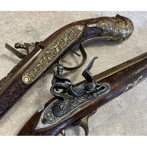 179 - Two reproduction flintlock pistols. Est. £10 - £20.