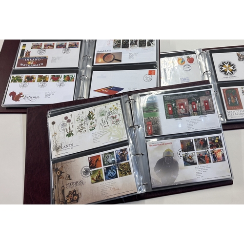 333 - A collection of First Day covers. Est. £20 - £30.
