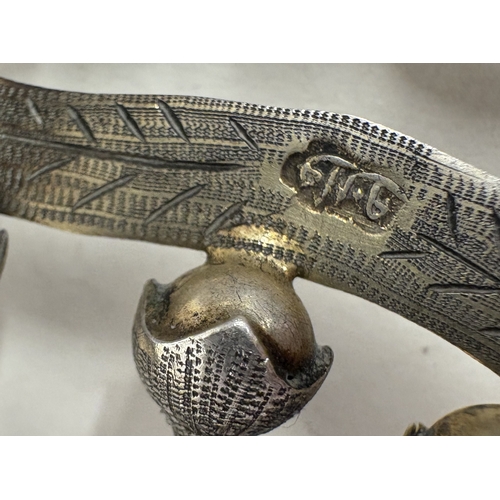 10 - A rare Antique Iraqi silver and Niello walking cane handle. Approx. 92 grams. Est. £200 - £300.