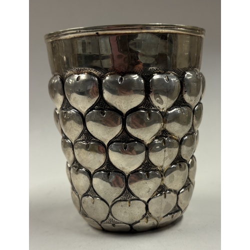 141 - A fine quality German silver beaker chased with heart decoration. Approx. 224 grams. Est. £300 - £40... 