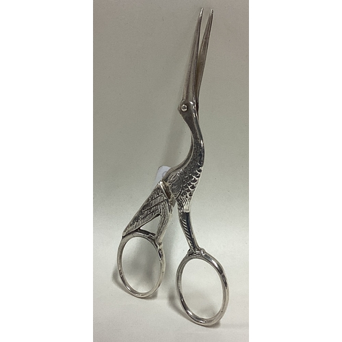 145 - An attractive pair of miniature silver scissors in the form of a stork. Approx. 17 grams. Est. £20 -... 