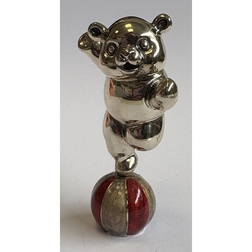 152 - A heavy modern silver and enamelled figure of a bear on stand. Approx. 34 grams. Est. £30 - £50.