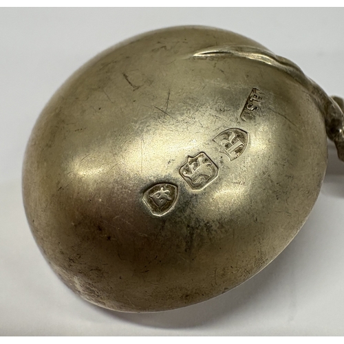 26 - A Victorian silver caddy spoon. London 1892. By Charles Stuart Harris. Approx. 24 grams. Est. £30 - ... 