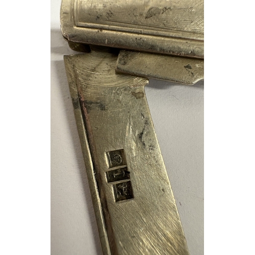 78 - An Indian Colonial silver travelling knife. Approx. 48 grams. Est. £40 - £60.