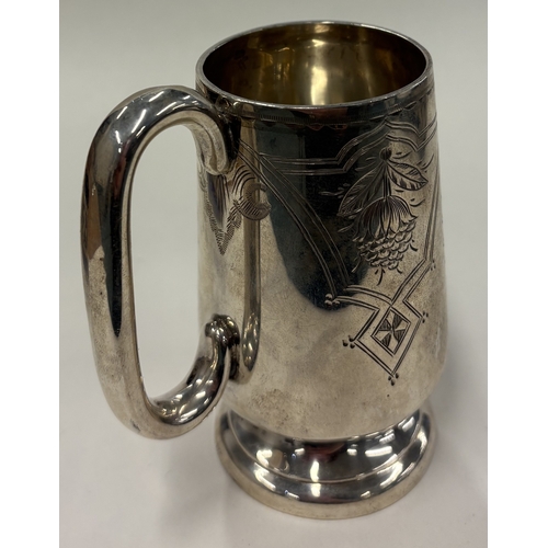 110 - A Victorian silver mug. Birmingham 1871. By Cohen Charles. Approx. 136 grams. Est. £350 - £400.
