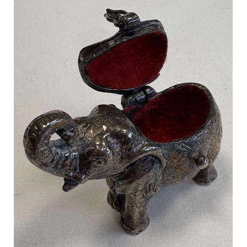 118 - A small silver pill box in the form of an elephant with hinged cover. Approx. 43 grams. Est. £60 - £... 