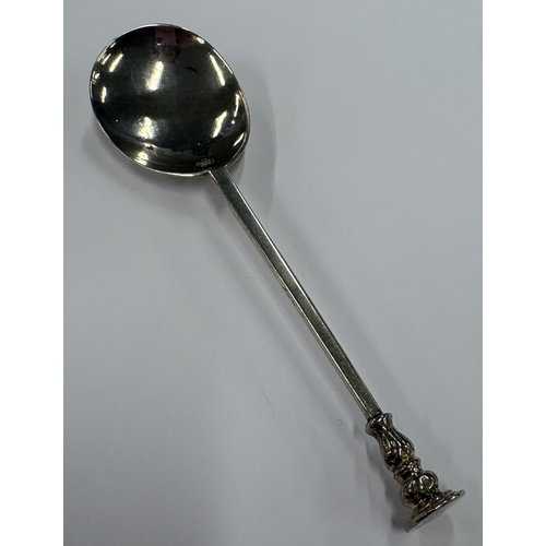 187 - A 17th Century Charles II English Provincial silver seal top spoon. Circa 1660. Approx. 44 grams. Es... 