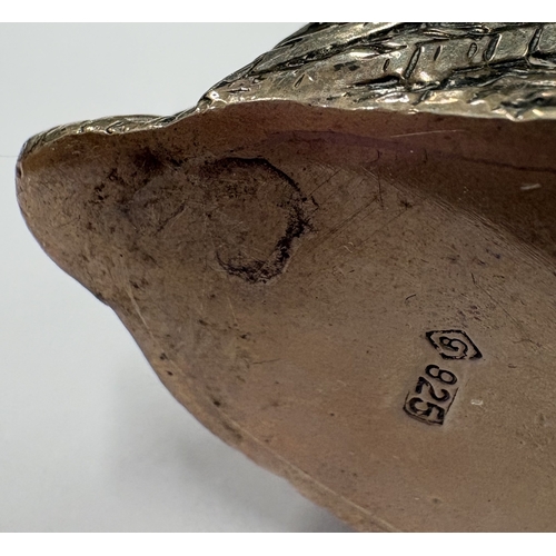 67 - A rare silver pin cushion in the form of an owl. Approx. 49 grams. Est. £80 - £120.