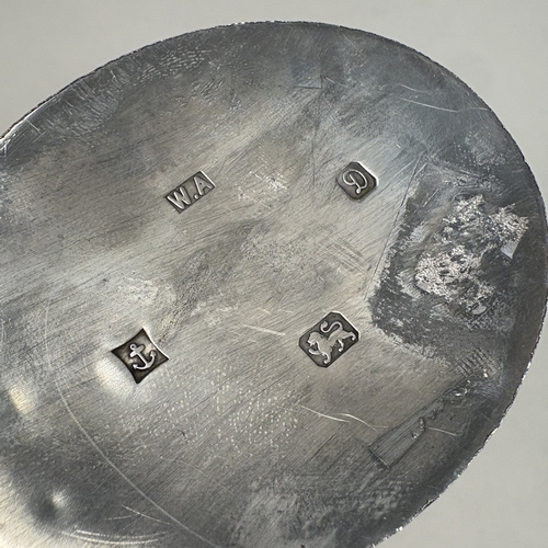 189 - An unusual modernistic silver peppermint box with lift-off cover. Birmingham 1978. By William Adams ... 