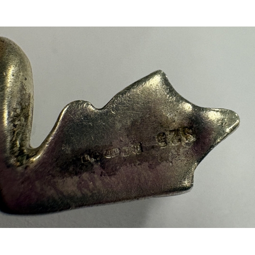 193 - A Sterling silver figure of a frog. Approx. 24 grams. Est. £50 - £80.