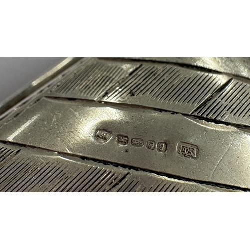 199 - A silver pill box in the form of a sweet. London. Approx. 11 grams. Est. £20 - £30.