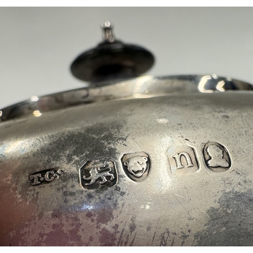 204 - A George III silver bachelor's teapot. London 1827. By T Cox Savory. Approx. 326 grams. Est. £600 - ... 