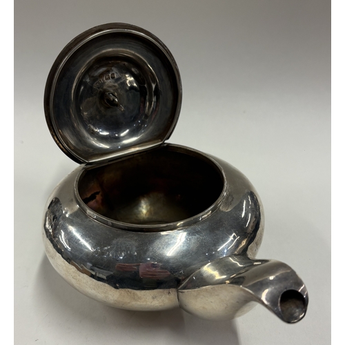 204 - A George III silver bachelor's teapot. London 1827. By T Cox Savory. Approx. 326 grams. Est. £600 - ... 