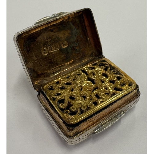 217 - A George III silver vinaigrette. Birmingham 1814. By TS. Approx. 9 grams. Est. £120 - £150.