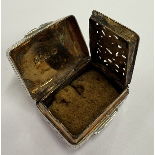 217 - A George III silver vinaigrette. Birmingham 1814. By TS. Approx. 9 grams. Est. £120 - £150.