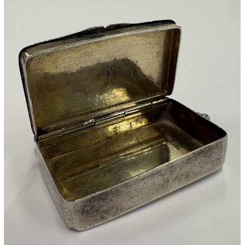 218 - A Chinese export silver combination vesta and snuff box, maker's mark only. Circa 1820. By Yatshing.... 