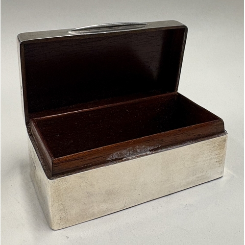 219 - A silver combination cigar box and match striker. London 1919. Approx. 199 grams of gross weight. Es... 