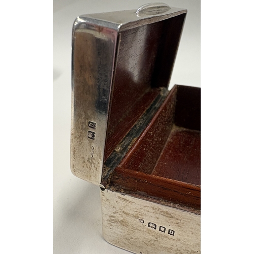 219 - A silver combination cigar box and match striker. London 1919. Approx. 199 grams of gross weight. Es... 