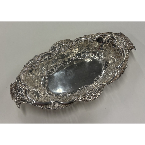 230 - CHESTER: A silver bonbon dish with pierced decoration. 1902. George Nathan & Ridley Hayes. Approx. 6... 