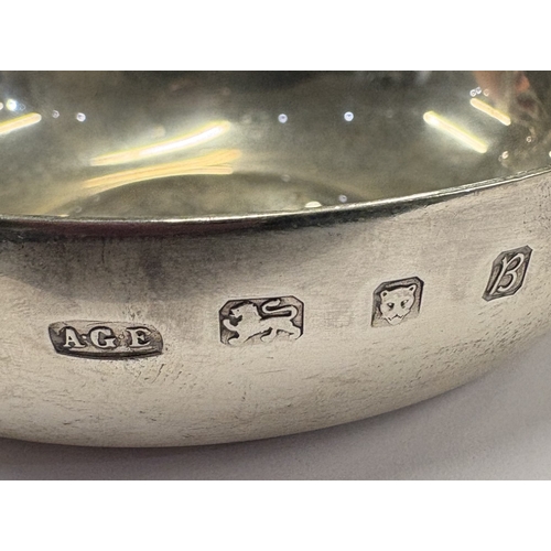 236 - A modernistic silver wine taster. London 1975. By Anthony Gordon Elson. Approx. 120 grams. Est. £250... 